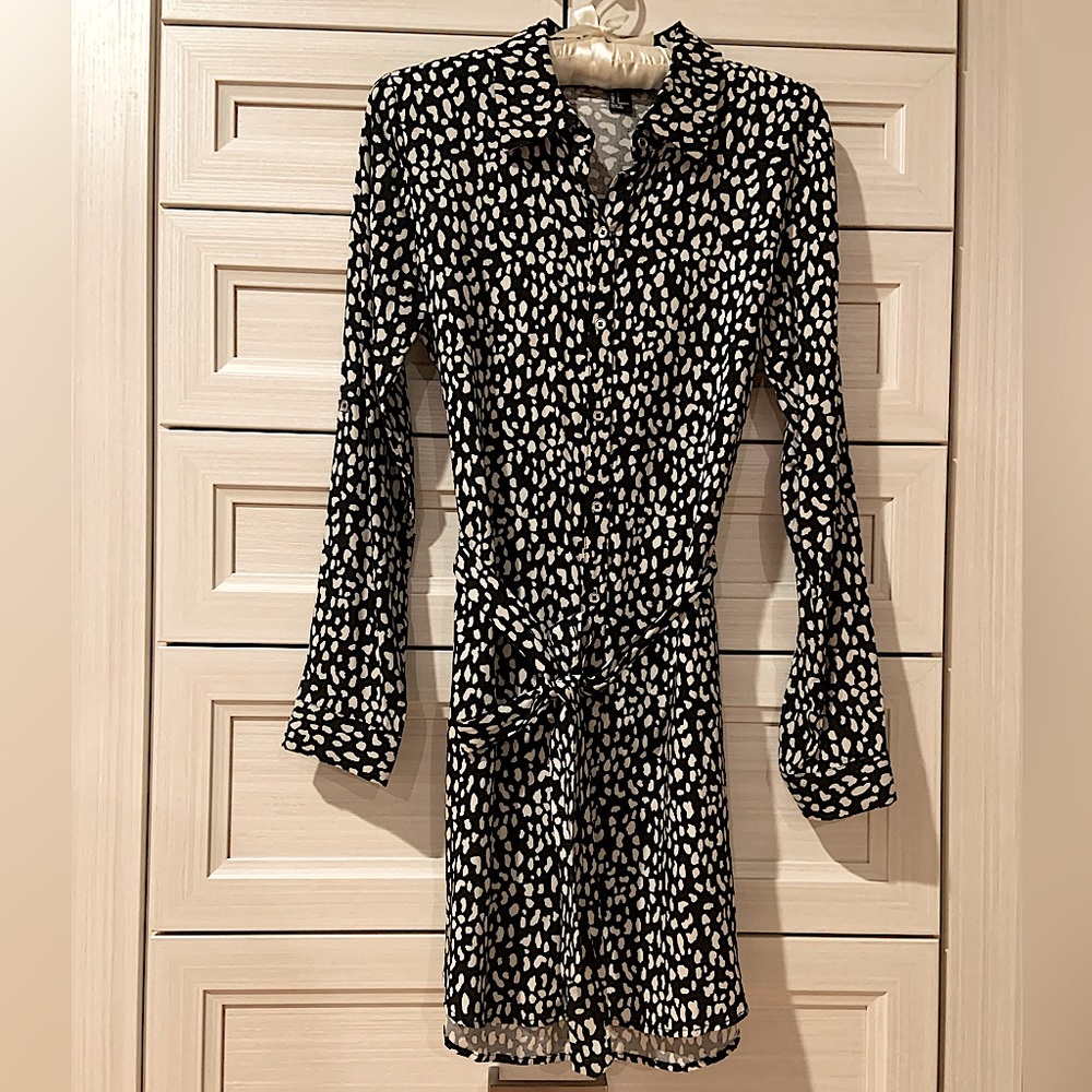 Spotted collared tunic shirt in black & white